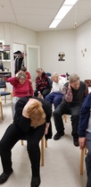 Iltapäiväkerholaiset tuolijumpassa